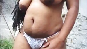 기름과 손을 사용하는 라티나 로사