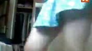 롤로 펀젤은 엄마 베로니카 베인에 의해 유혹을 받습니다.